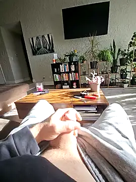 Snapshot of Cemg chatting on 11.14.25 Cemg online show from 11.14.25