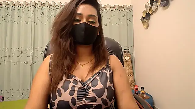 Snapshot of OH-Monica chatting on 11.25.25 OH-Monica online show from 11.25.25