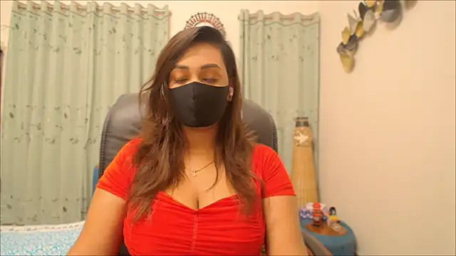 Snapshot of OH-Monica chatting on 12.14.25 OH-Monica online show from 12.14.25