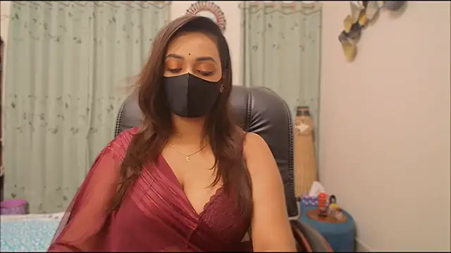 Snapshot of OH-Monica chatting on 12.18.25 OH-Monica online show from 12.18.25