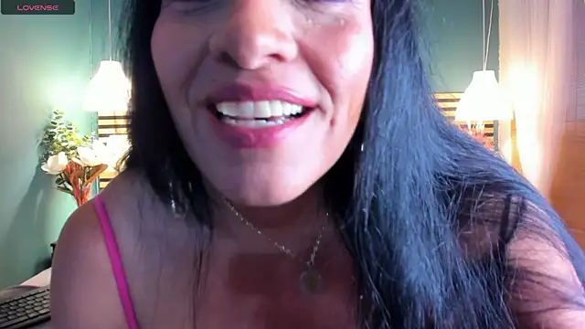 Snapshot of Luisa_Sweet2 chatting on 10.09.25 Luisa Sweet2 online show from 10.09.25