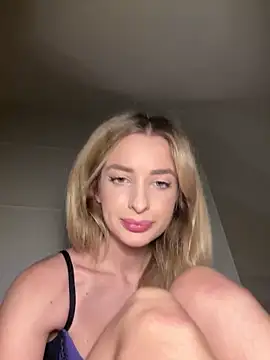 Snapshot of EvieEvans chatting on 01.01.25 EvieEvans online show from 01.01.25