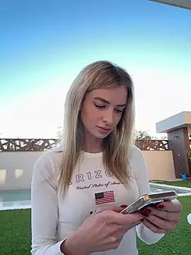 Snapshot of EvieEvans chatting on 01.14.25 EvieEvans online show from 01.14.25