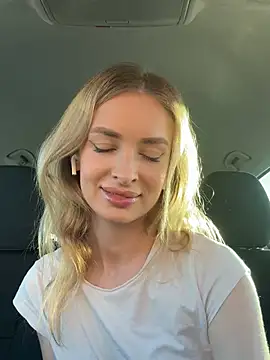 Snapshot of EvieEvans chatting on 02.16.25 EvieEvans online show from 02.16.25