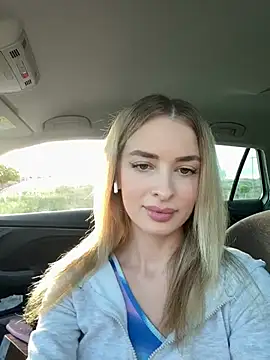 Snapshot of EvieEvans chatting on 03.09.25 EvieEvans online show from 03.09.25