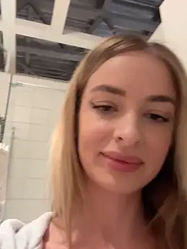 Snapshot of EvieEvans chatting on 03.13.25 EvieEvans online show from 03.13.25