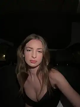 Snapshot of EvieEvans chatting on 11.04.25 EvieEvans online show from 11.04.25