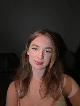 Snapshot of EvieEvans chatting on 12.14.25 EvieEvans online show from 12.14.25