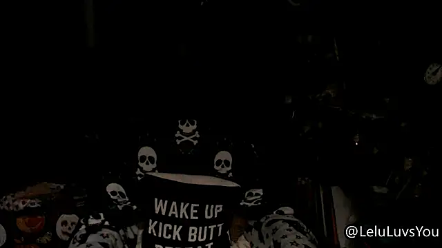 Snapshot of LeluLuvsYou chatting on 11.01.25 LeluLuvsYou online show from 11.01.25