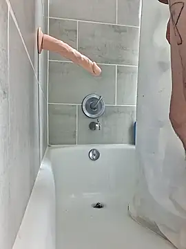 chillmfrs online show from 11.04.25