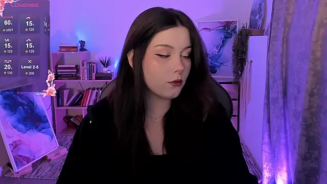 CoralineKeyns online show from 10.05.25