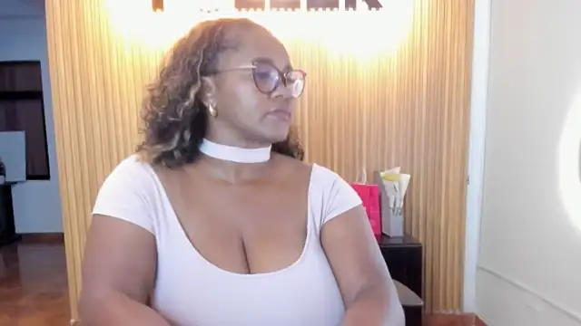 Snapshot of AliciaMiilf chatting on 02.11.25 AliciaMiilf online show from 02.11.25