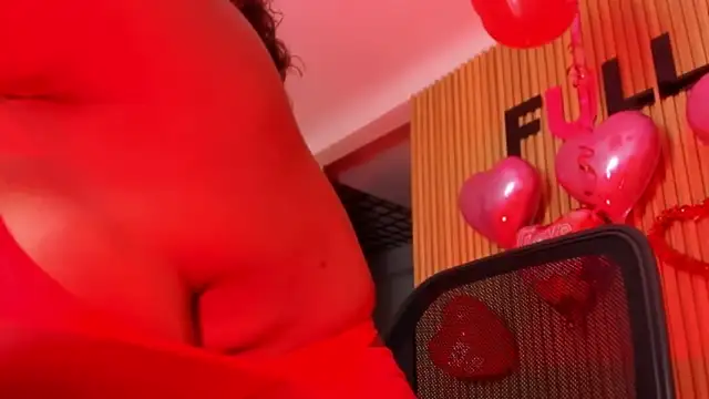 Snapshot of AliciaMiilf chatting on 02.14.25 AliciaMiilf online show from 02.14.25