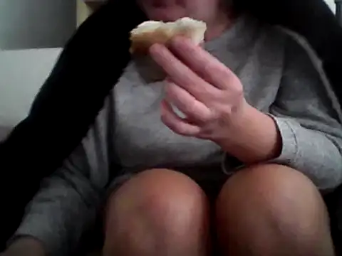 Snapshot of DragoneSFR chatting on 02.26.25 DragoneSFR online show from 02.26.25