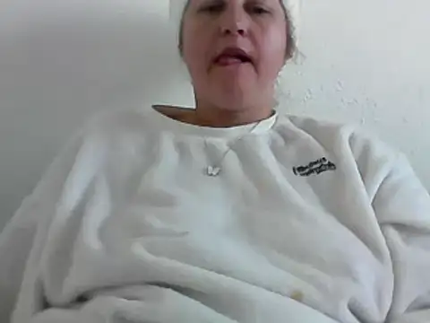 Snapshot of DragoneSFR chatting on 03.04.25 DragoneSFR online show from 03.04.25