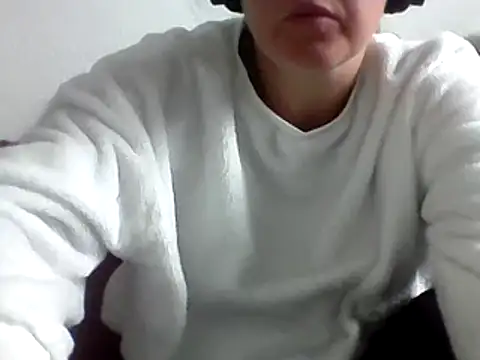 Snapshot of DragoneSFR chatting on 03.12.25 DragoneSFR online show from 03.12.25