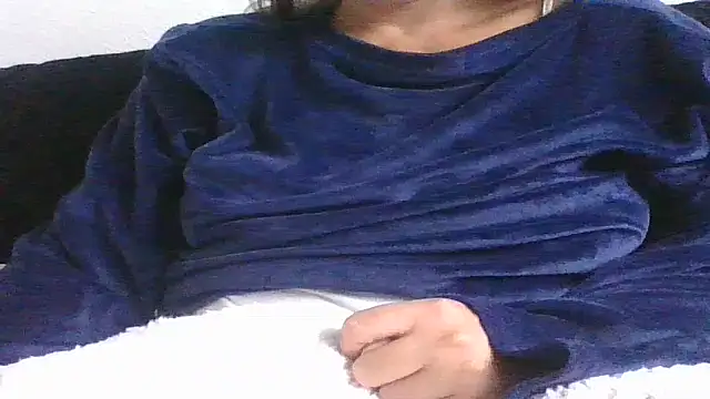 Snapshot of DragoneSFR chatting on 10.04.25 DragoneSFR online show from 10.04.25