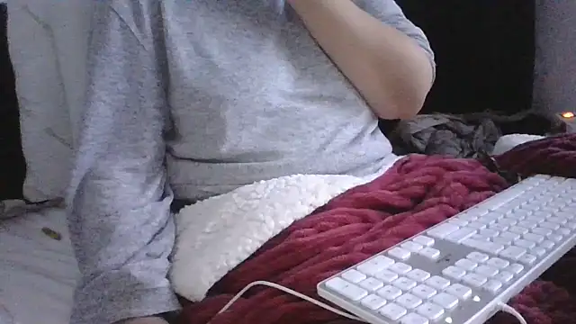 Snapshot of DragoneSFR chatting on 10.09.25 DragoneSFR online show from 10.09.25