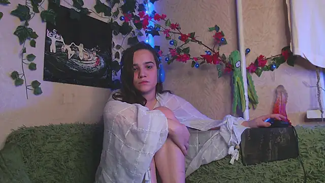 Tiny Witch online show from 10.10.25