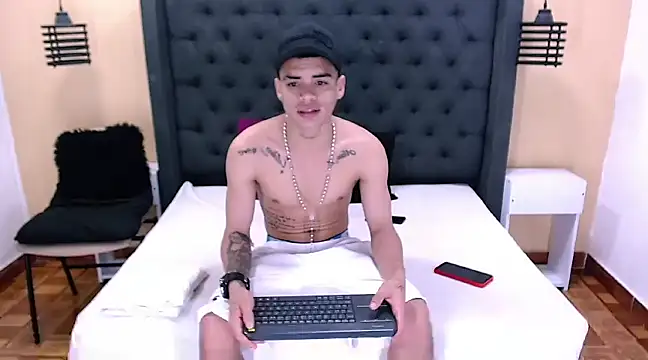 Snapshot of mailo_bronw chatting on 03.11.25 mailo bronw online show from 03.11.25