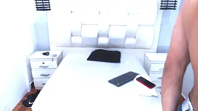 Snapshot of mailo_bronw chatting on 03.18.25 mailo bronw online show from 03.18.25