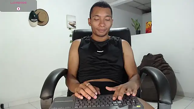 Aaronblack1  online show from 09.18.25