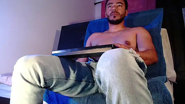 Tommhot online show from 11.12.25