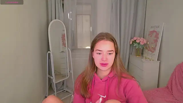 Snapshot of LovelyJessie chatting on 11.24.25 LovelyJessie online show from 11.24.25