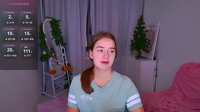 Snapshot of LovelyJessie chatting on 12.20.25 LovelyJessie online show from 12.20.25