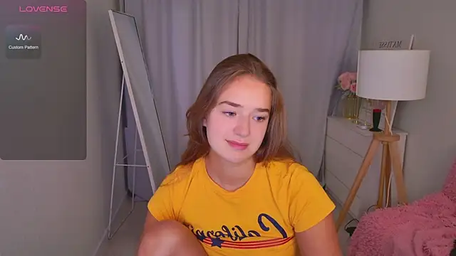 Snapshot of LovelyJessie chatting on 04.25.26 LovelyJessie online show from 04.25.26