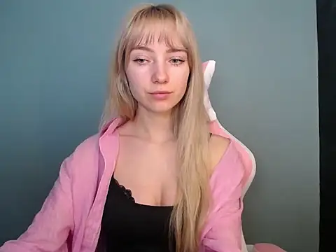 LuciaYoung online show from 04.27.26