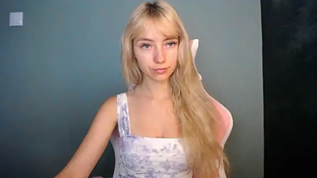 LuciaYoung online show from 06.06.26