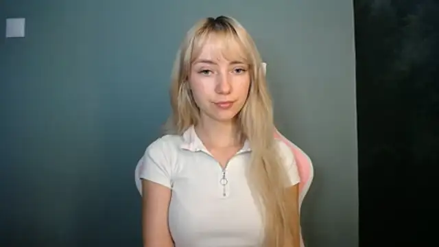 LuciaYoung online show from 06.10.26