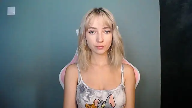 LuciaYoung online show from 06.20.26