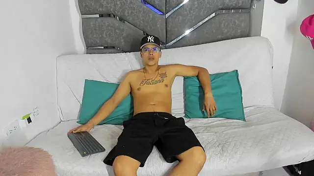 Latinos couples online show from 01.07.26