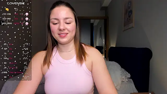 Snapshot of ThreeshaWhite chatting on 03.04.25 ThreeshaWhite online show from 03.04.25