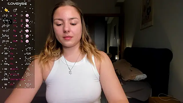 Snapshot of ThreeshaWhite chatting on 03.13.25 ThreeshaWhite online show from 03.13.25