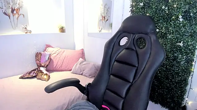 Abby Mae  online show from 01.08.25