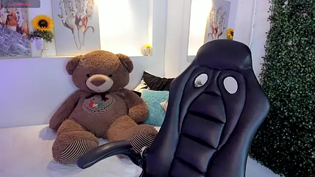 Abby Mae  online show from 09.25.25