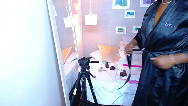 kiara evanss online show from 02.28.25