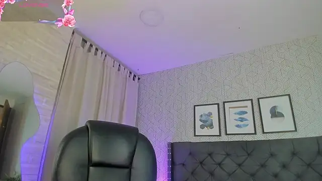 Snapshot of emma__smith1 chatting on 03.22.25 emma smith1 online show from 03.22.25