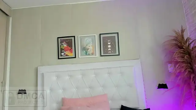 emma  smith1 online show from 03.19.26