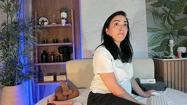 LIAH IZUMI online show from 11.20.25