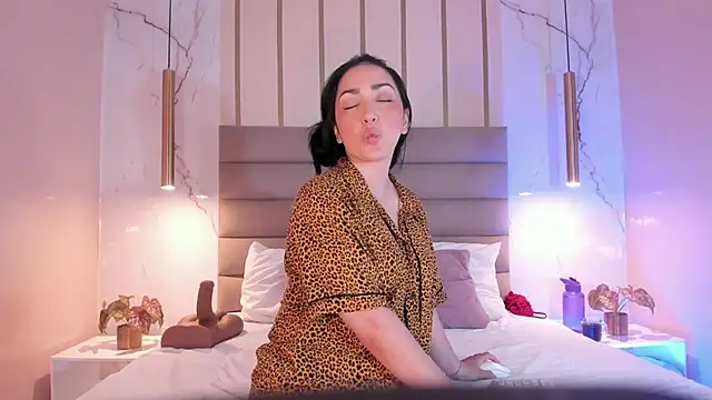 LIAH IZUMI online show from 12.01.25