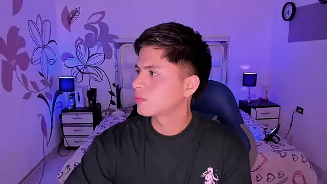 Snapshot of Niicky1_ chatting on 12.14.24 Niicky1  online show from 12.14.24