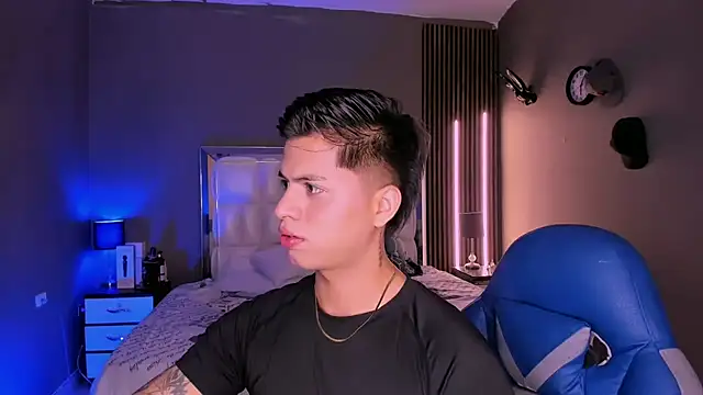 Snapshot of Niicky1_ chatting on 03.18.25 Niicky1  online show from 03.18.25