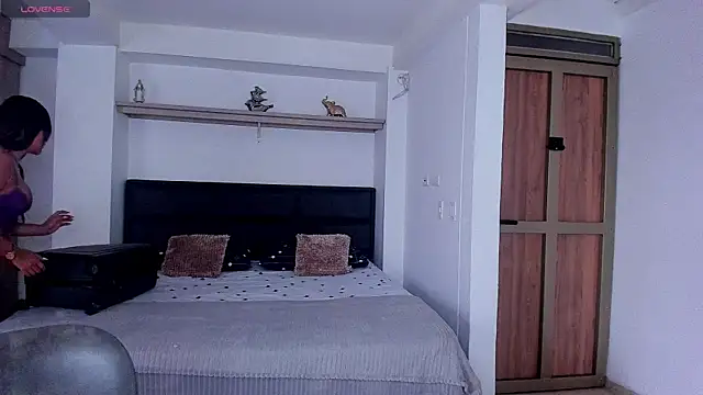 AbrilStivenson  online show from 09.18.25