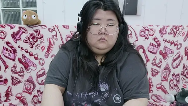 Snapshot of Nadine_asian chatting on 02.14.26 Nadine asian online show from 02.14.26