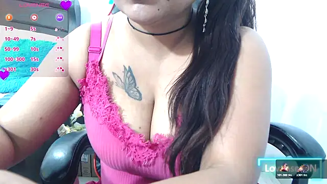 Snapshot of _Aahana_ chatting on 11.21.25 Aahana online show from 11.21.25