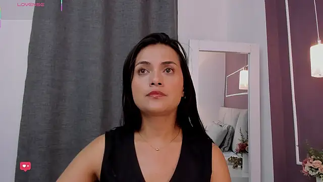 Snapshot of katrina_kaif_x chatting on 06.25.26 katrina kaif x online show from 06.25.26